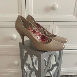 ❌Sold❌🆕Bandolino Tan Heels Size 9 NWB